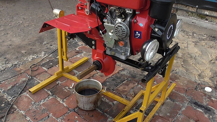 Как правильно залить масло в двигатель мотоблока